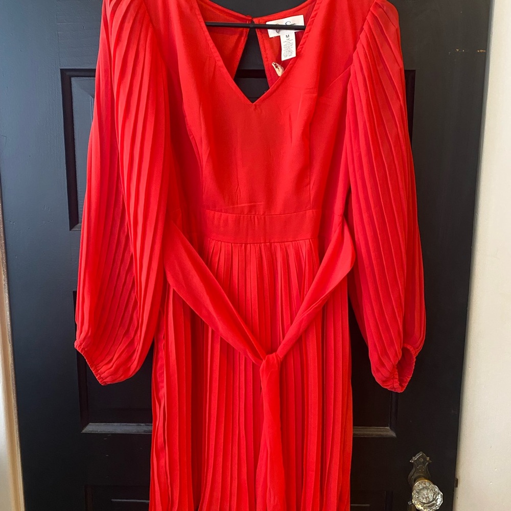 Elegant Red Pleated Dress